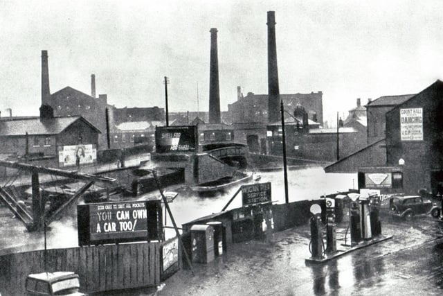 The Wigan Pier area in 1939 with Pottery Road and Eckersley Mill in the background.