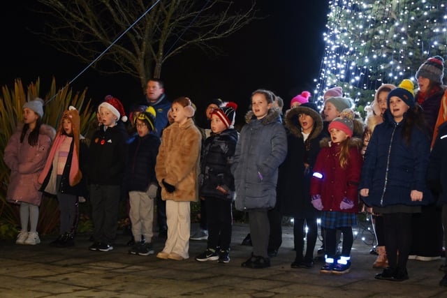 A choir with primary school pupils performs