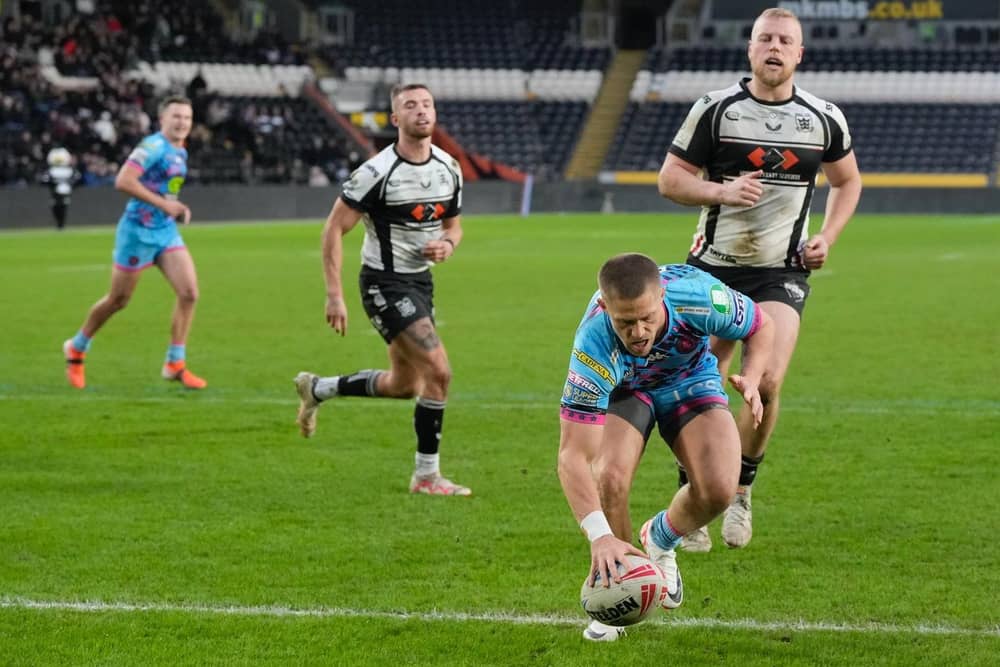 Ryan Hampshire scored from the interchange bench in the 40-0 win over Hull