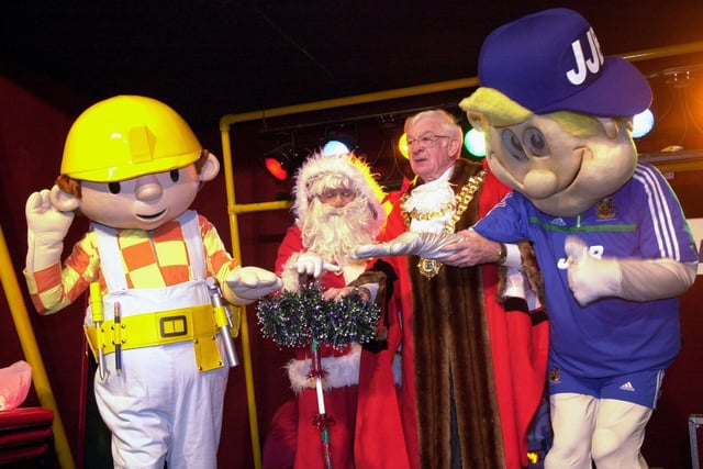 2001 - Bob the Builder, Santa, the mayor and JJ combine to switch on the Christmas lights.