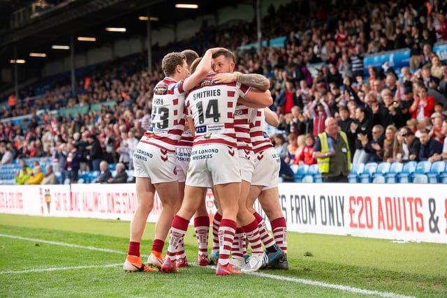 The Wigan squad celebrate Cust's try at Elland Road.