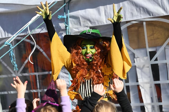 Willow the Witch entertaining the crowd.