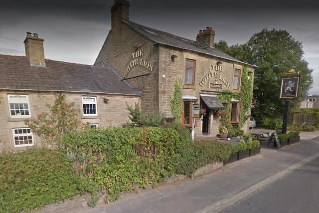 The White Lion on Mossy Lee Road, Wrightington, has a rating of 4.6 out of 5 from 1,900 Google reviews