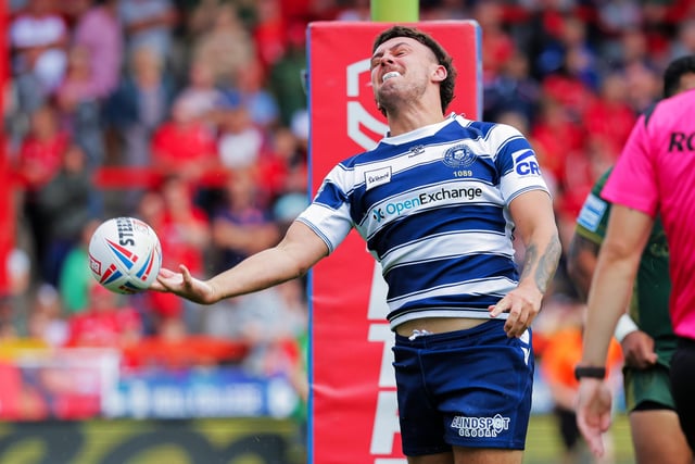 Oliver Partington came through the ranks at Wigan, making his way to the first team.
Alongside Morgan Smithies, he was named as the club’s joint young player of the year back in 2019.
Partington left the Warriors during the off-season, joining Salford on a two-year deal.
After making a bright start to his time with the Red Devils, the 24-year-old has been ruled out for up to 10 weeks with a knee injury.