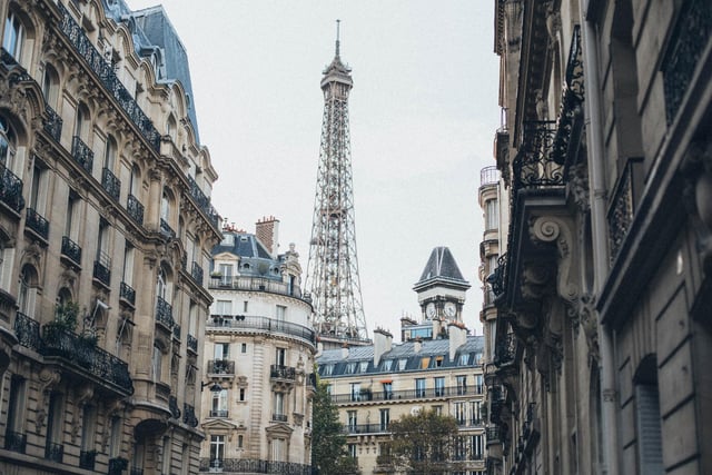One of the most traditional romantic cities is undoubtedly Paris. Couples can explore many famous love-drenched landmarks from the Eiffel Tower to the Pont Des Arts bridge outside of Notre Dame, go on serene strolls by the Seine and try out French cuisine in chic cafes and restaurants.