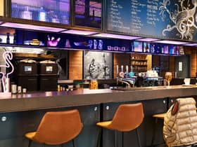 Cool cocktail bar scene in Southampton
