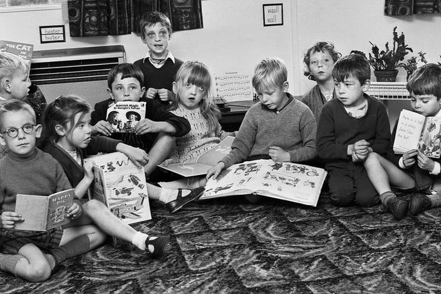 Pupils reading in the diagnostic and assembly unit at Pemberton Primary School in September 1971.