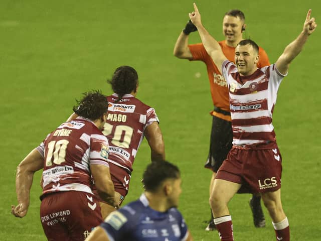 Harry Smith kicked the winning drop-goal in Wigan Warriors' victory over Hull FC