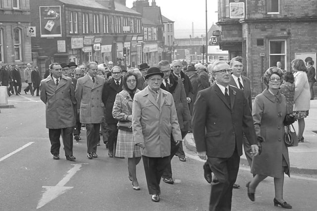 RETRO 1975 - Wigan Remembrance day parade