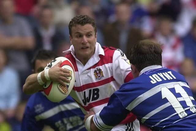 Pic...Ben Duffy...Wigan v St Helens.....09/07/2000..Copyright>>Simon Wilkinson..Wigan's Willie Peters tries to escape St Helen's Chris Joynt..
