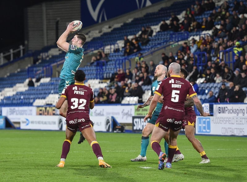 Jake Wardle wins the ball in the air in the build-up to the winning try.