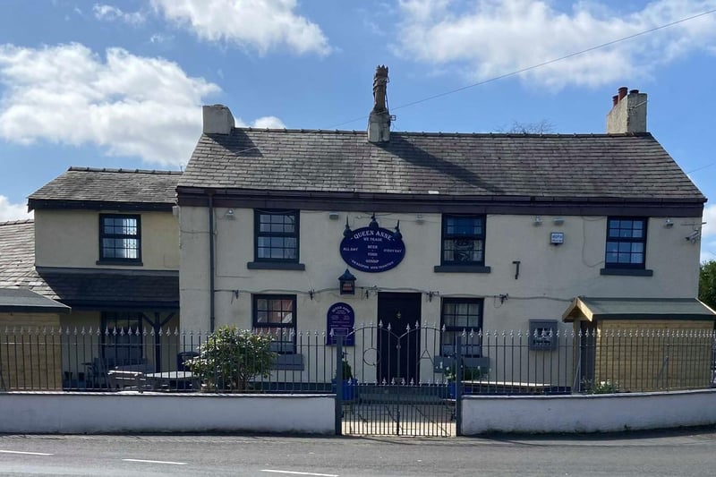 Queens Anne Pub on Bridge Streer has a rating of 4.5 out of 5 from 1044 Google reviews, making it the highest-rated in Golborne