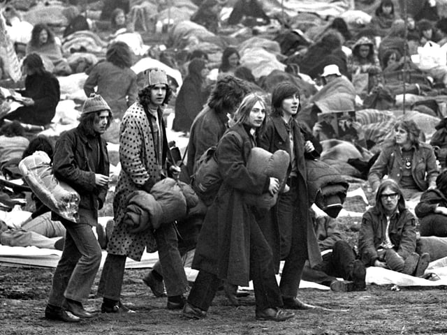 Music fans arriving for the Bickershaw Festival in 1972.