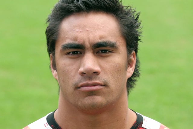 Leuluai poses for his first team picture with Wigan.