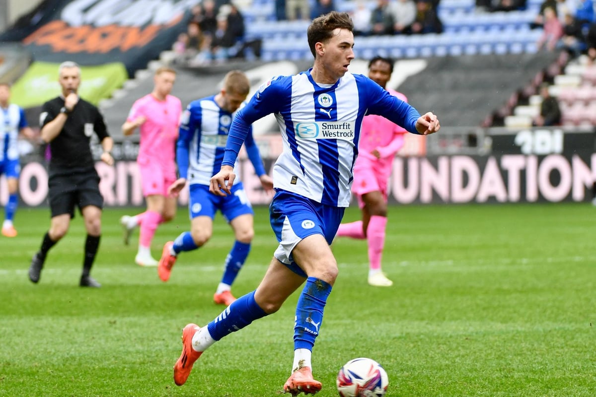 Wigan Athletic boss provides early team news v Wrexham with duo back in contention