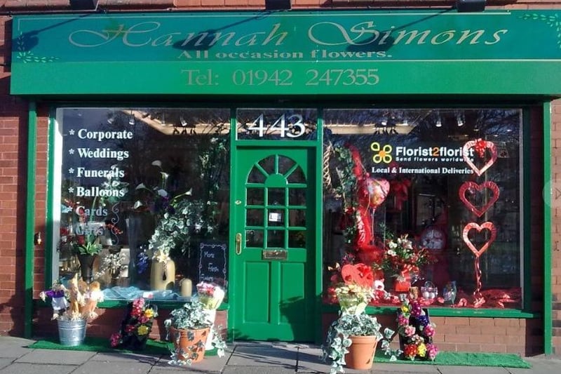 Hannah Simons Flowers on Gidlow Lane has a rating of 4.8 out of 5 from 25 Google reviews