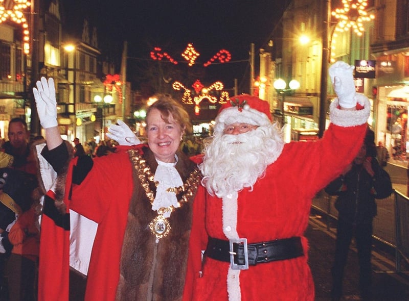 1999 - The Mayor, Coun. Evelyn Smith, with Santa after switching on the Christmas lights.