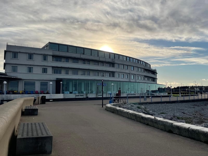 The Midland on Marine Road West has a rating of 4.5 out of 5 from 2,600 Google reviews.
