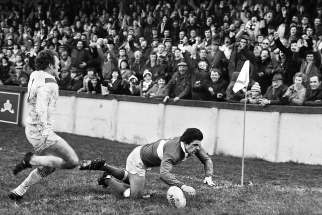 Wigan centre David Stephenson scores one of his two tries on debut in the Challenge Cup Round 1 match at Knowsley Road on Saturday 13th of February 1982.
Wigan won 20-12.