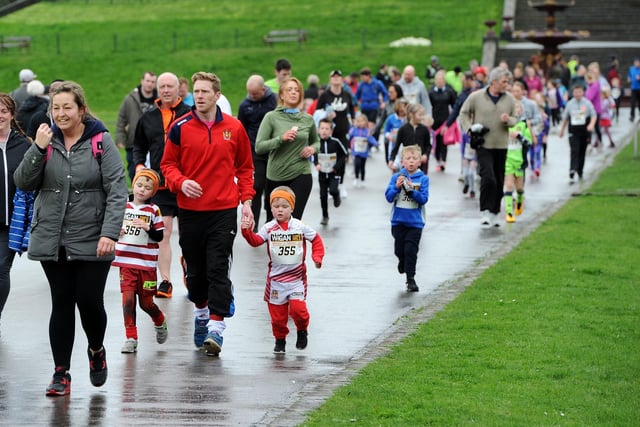 Runners in the Family Fun Run set off around Mesnes Park, Sunday March 19, 2017.