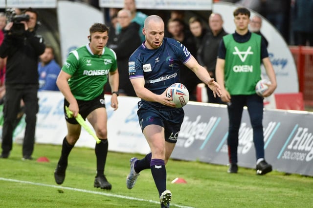 Liam Marshall assisted two of Farrell's tries.