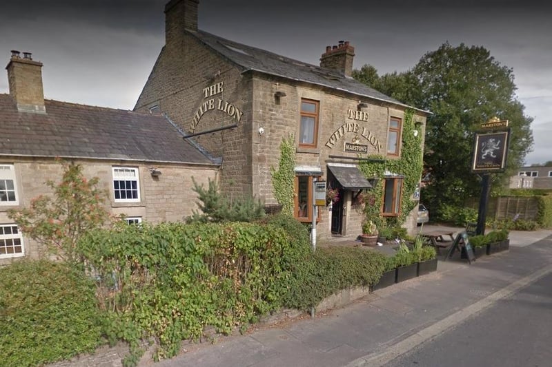 The White Lion on Mossy Lea Road, Wrightington, has a rating of 4.6 out of 5 from 1,900 Google reviews