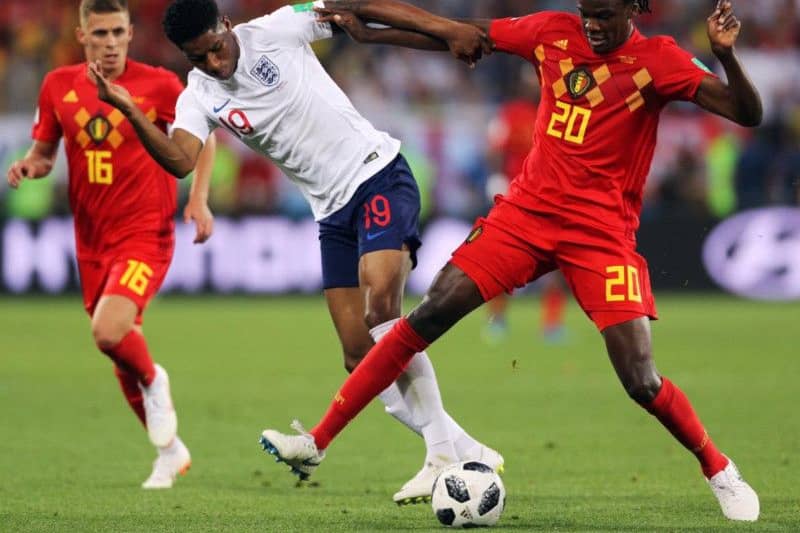 Marcus Rashford takes on Dedryk Boyata