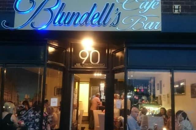 This often-candlelit bar has three beers on offer which are usually local. It is also popular in the daytime for coffee and food.