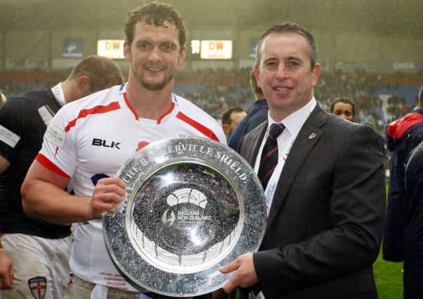 England's Sean O'Loughlin (left) and coach Steve McNamara pose with the Baskerville Shield