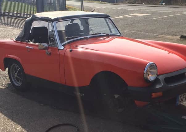 My MG Midget getting a new set of tyres