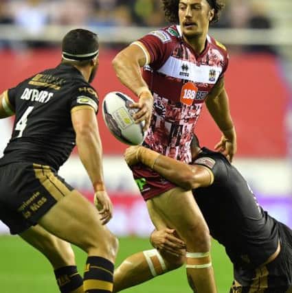 Anthony Gelling offloads against Catalans