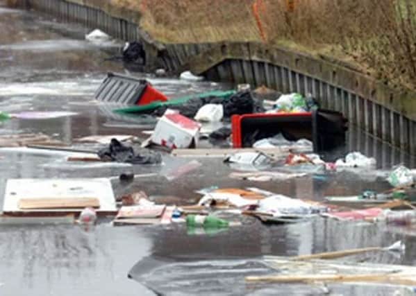 Rubbish tipped into canal