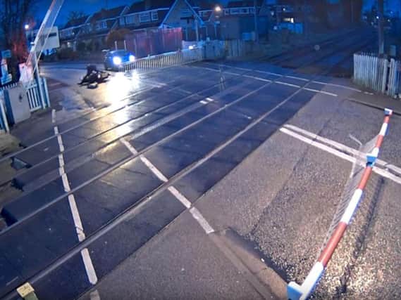 The pair ignore flashing warnings lights