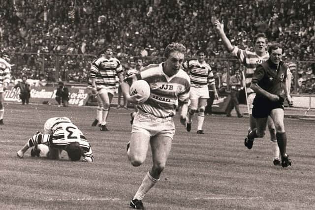 Shaun Edwards races in for a try in the '85 classic against Hull FC