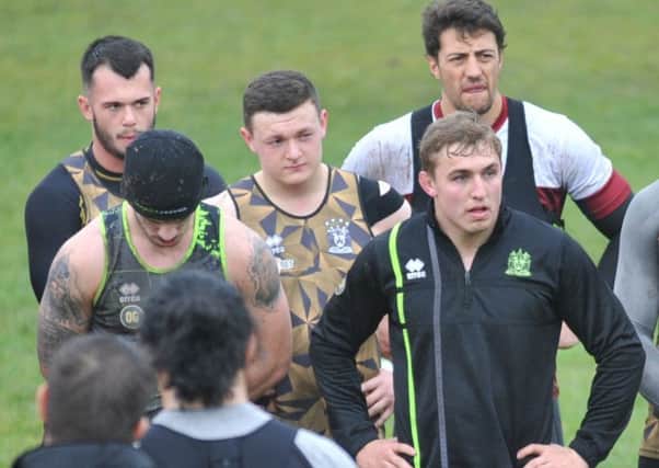 Warriors star Sam Powell has a word with his team-mates during training